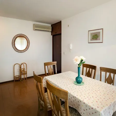 Znjan,mertojak Apartment Split